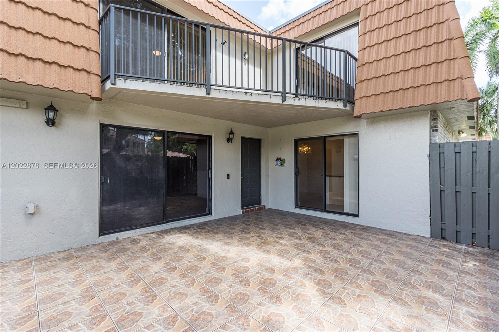 1530 W Harmony Lake Cir, Davie, FL, 33324/$450,000 2 1530 W Harmony Lake Cir
