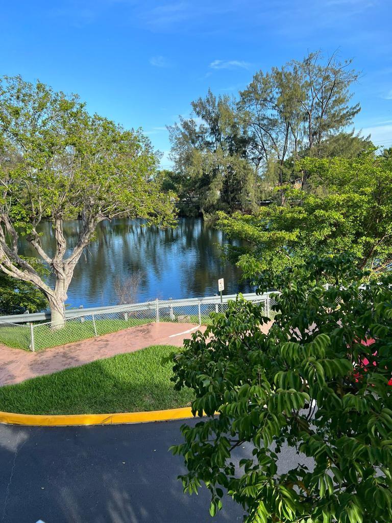 Beautiful corner unit, spacious 2 bedrooms and 2 bathrooms, eating kitchen plus formal dining room, lot of closets,
updated kitchen, nice size balcony overlooking the water, swimming pool, jacuzzi, huge party room.