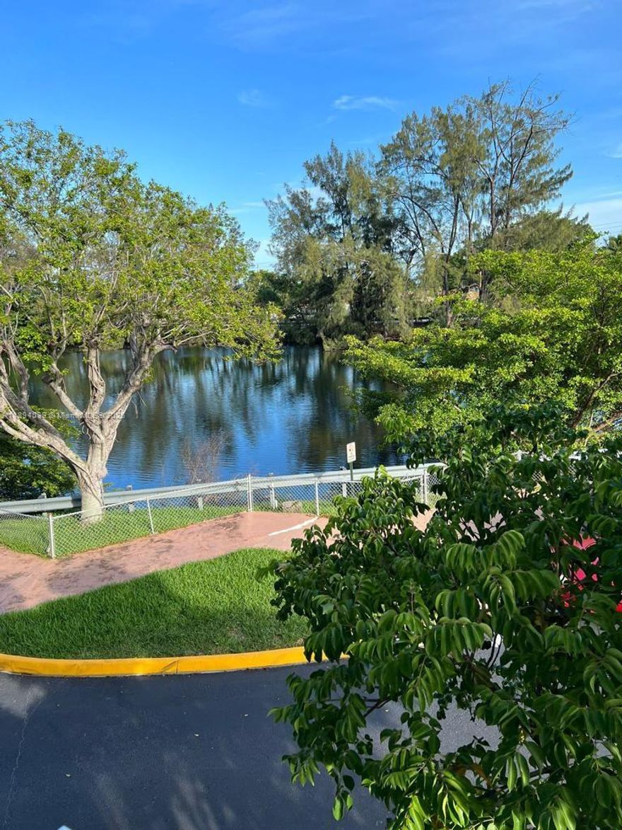 Beautiful corner unit, spacious 2 bedrooms and 2 bathrooms, eating kitchen plus formal dining room, lot of closets,
 updated kitchen, nice size balcony overlooking the water, swimming pool, jacuzzi, huge party room.