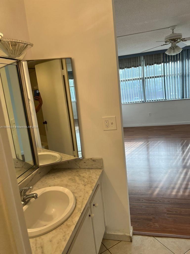 WILSHIRE CONDO - Residential Lease