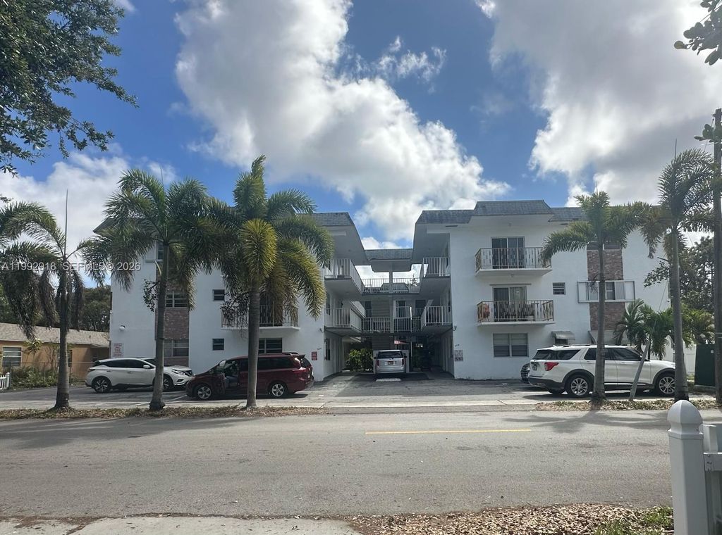 Photo of 2238 Monroe St #111, Hollywood, FL 33020 (MLS # A11992918)