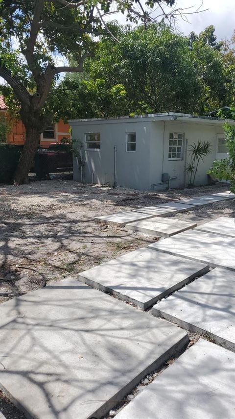 146 NW 56th St Rear Miami FL 33127