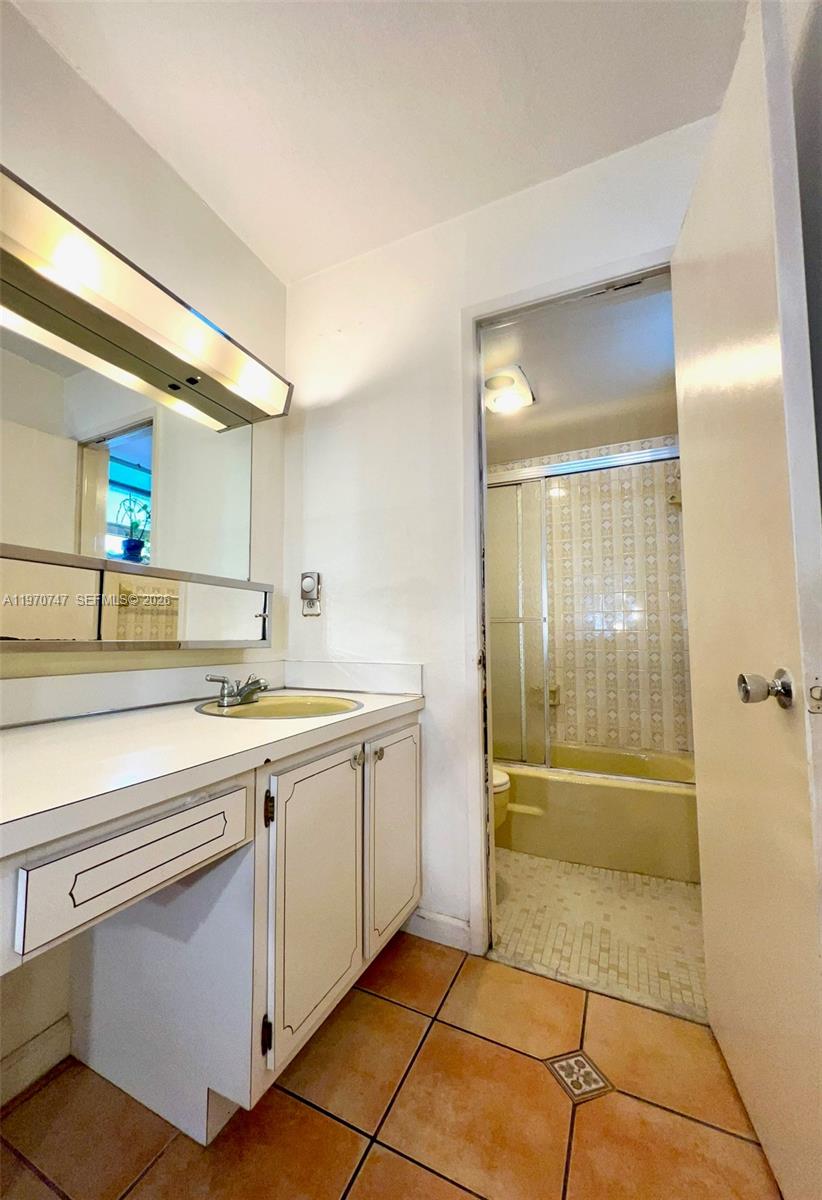 LINCOLN PALACE CONDO - Residential