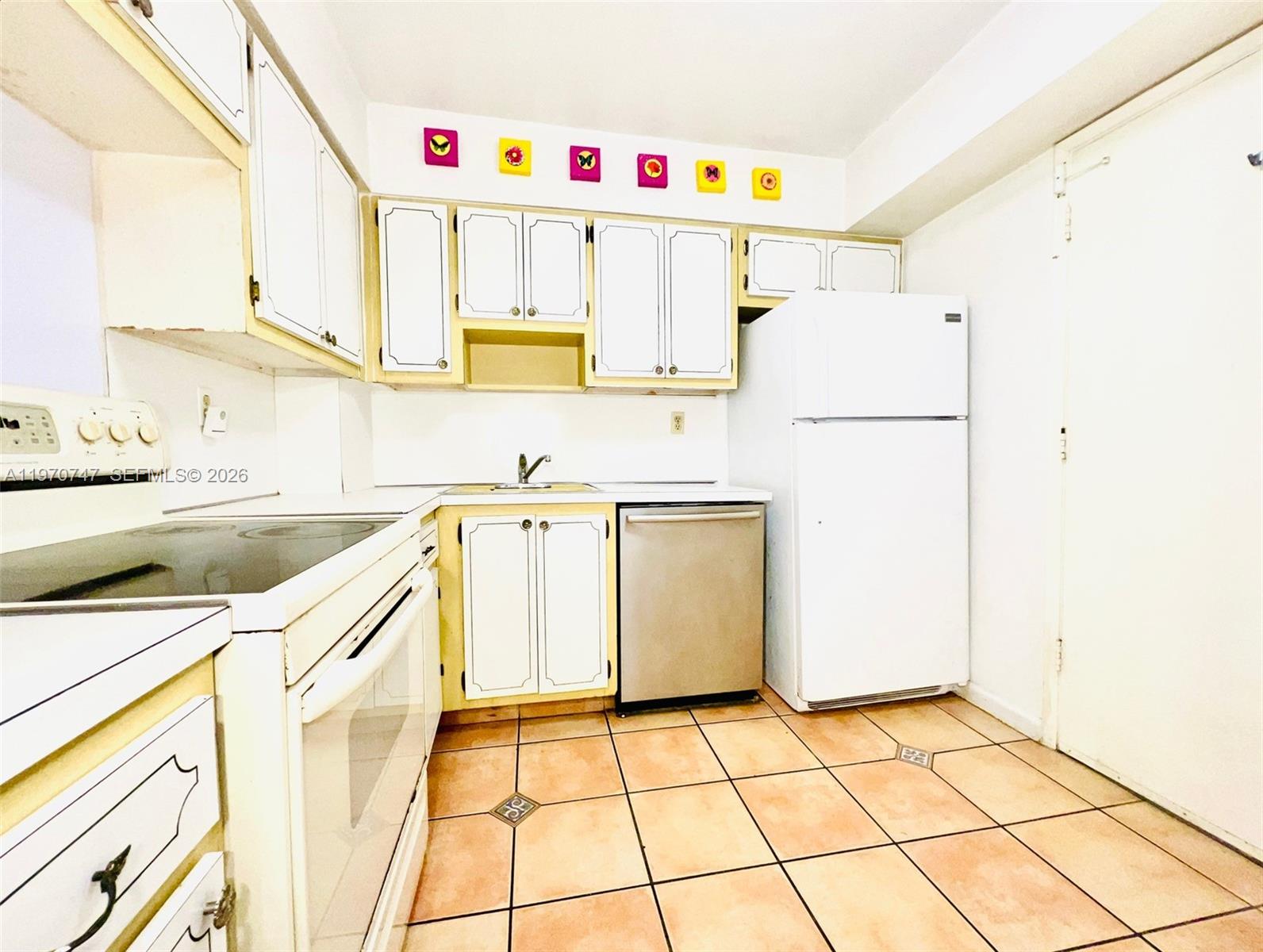 LINCOLN PALACE CONDO - Residential