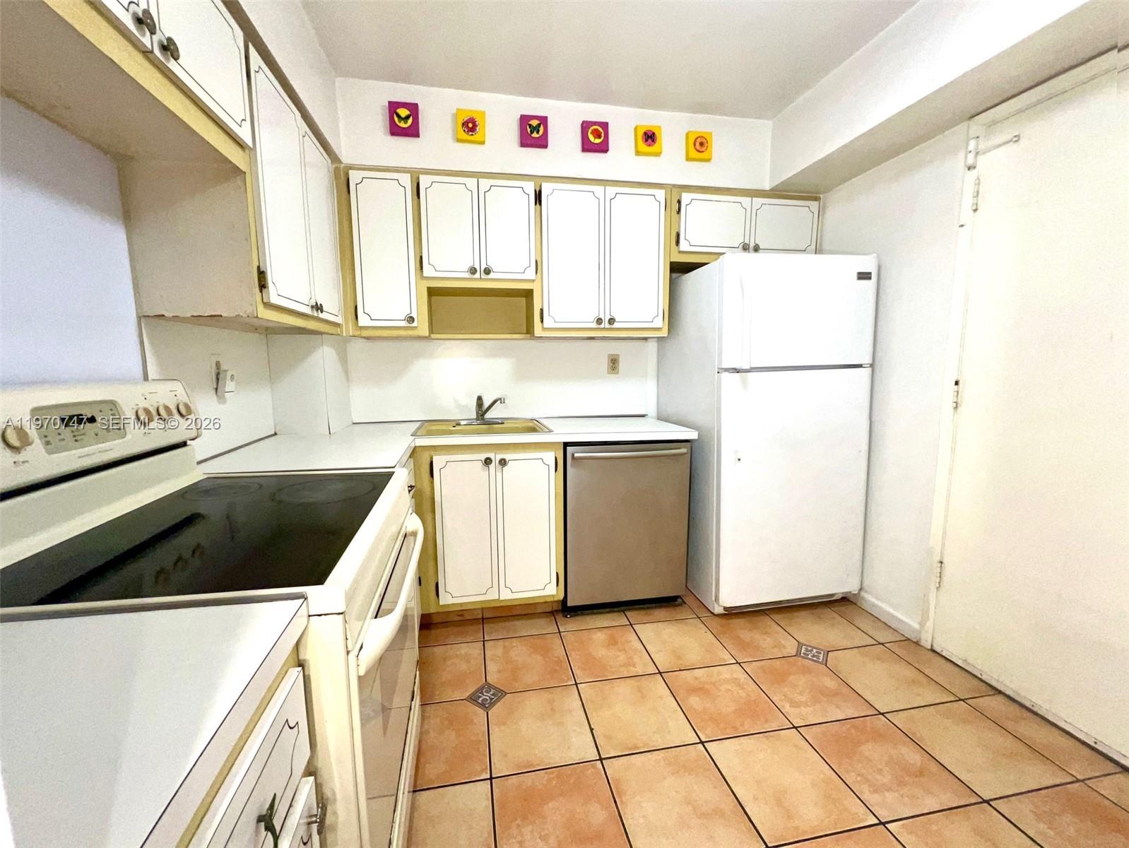 LINCOLN PALACE CONDO - Residential