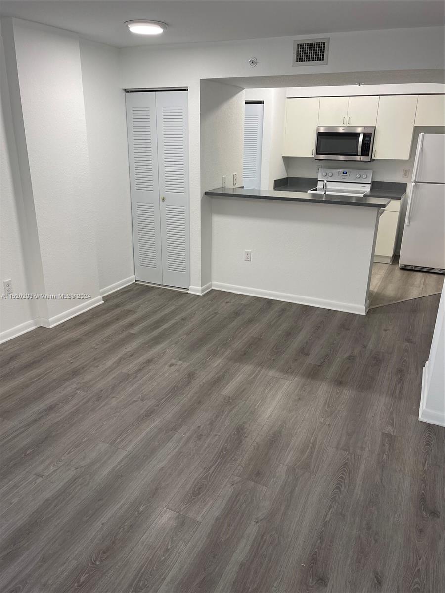 SAN LORENZO CONDO - Residential Lease