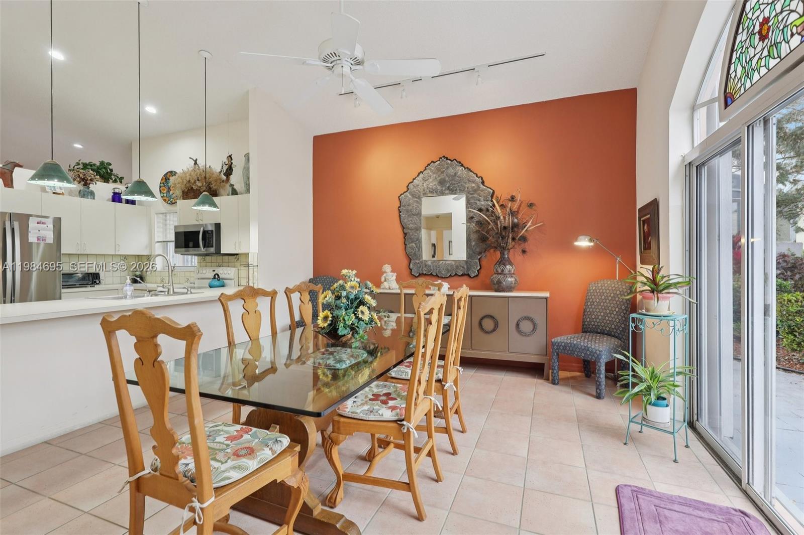 HOLLYWOOD LAKES COUNTRY C - Residential