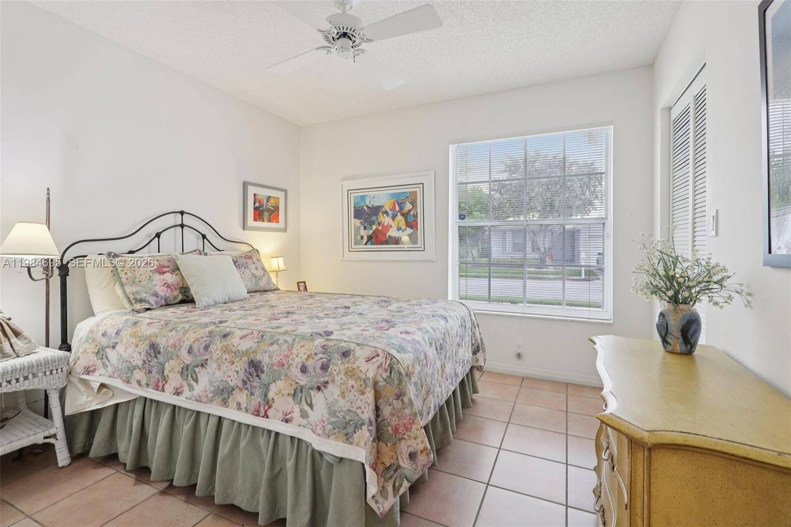 HOLLYWOOD LAKES COUNTRY C - Residential