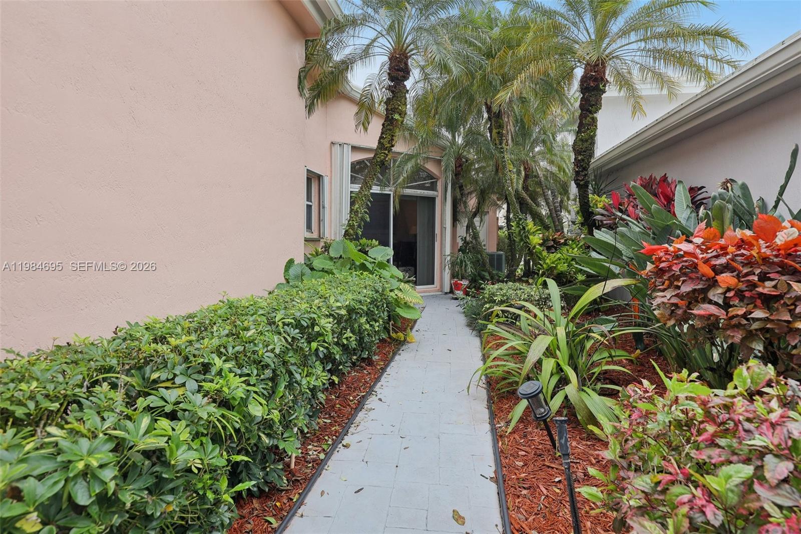 HOLLYWOOD LAKES COUNTRY C - Residential