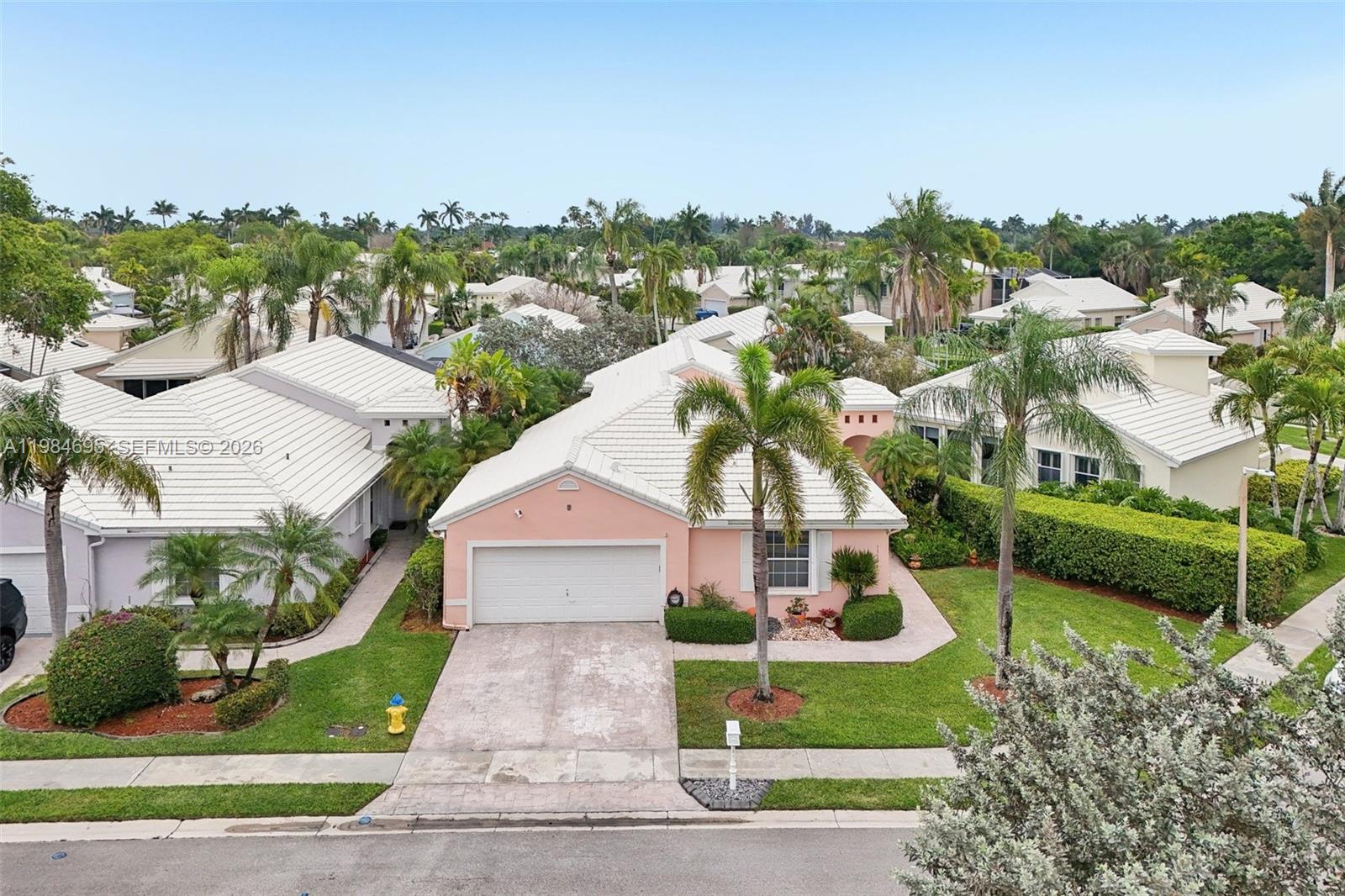 HOLLYWOOD LAKES COUNTRY C - Residential