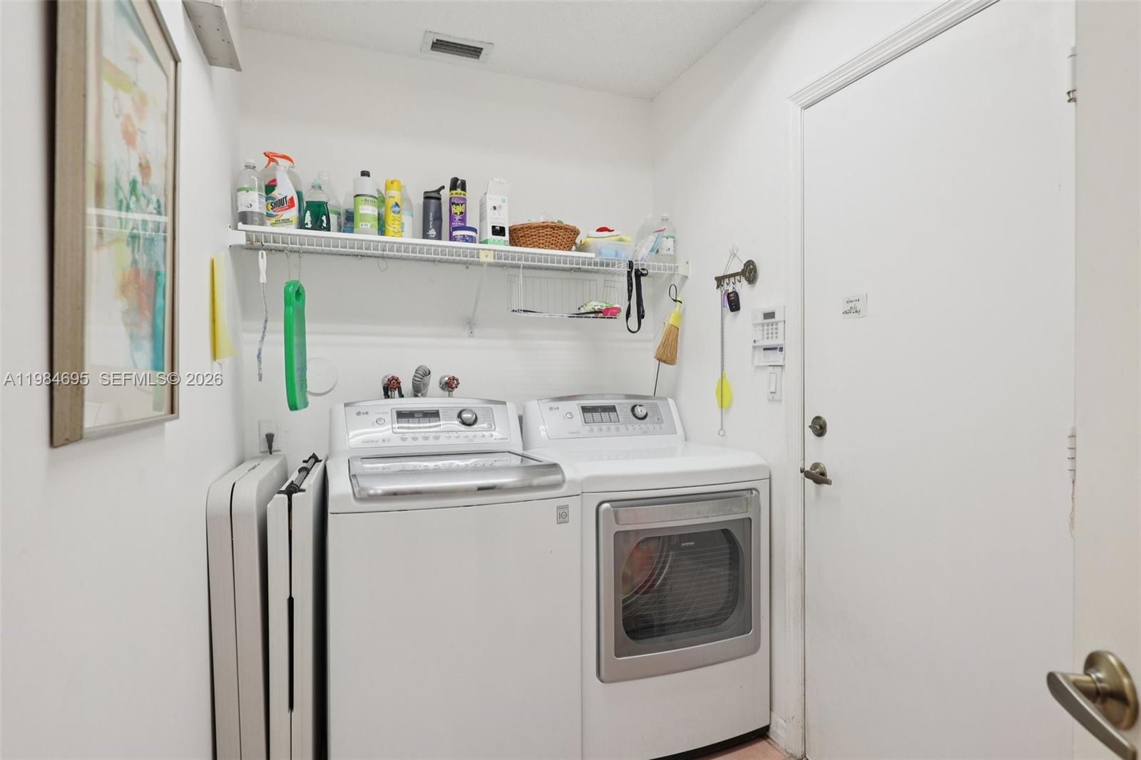 HOLLYWOOD LAKES COUNTRY C - Residential