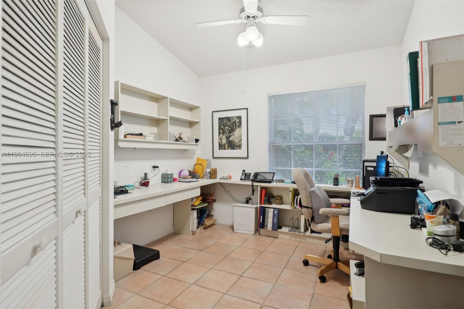 HOLLYWOOD LAKES COUNTRY C - Residential