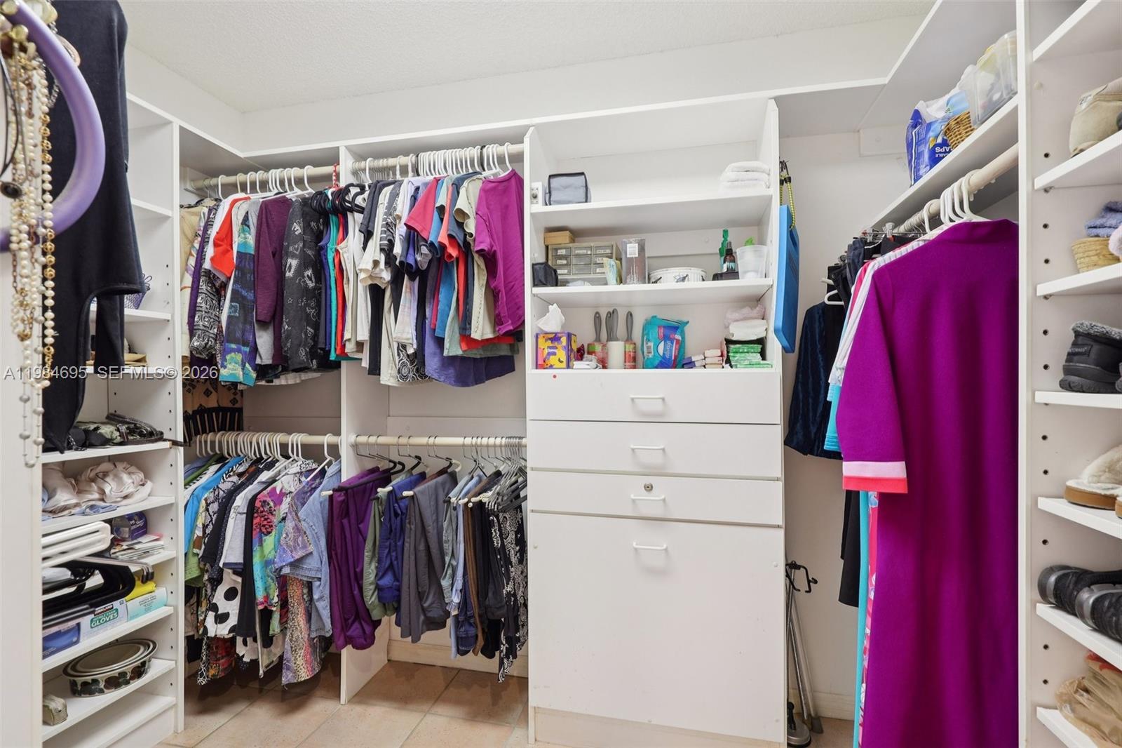 HOLLYWOOD LAKES COUNTRY C - Residential