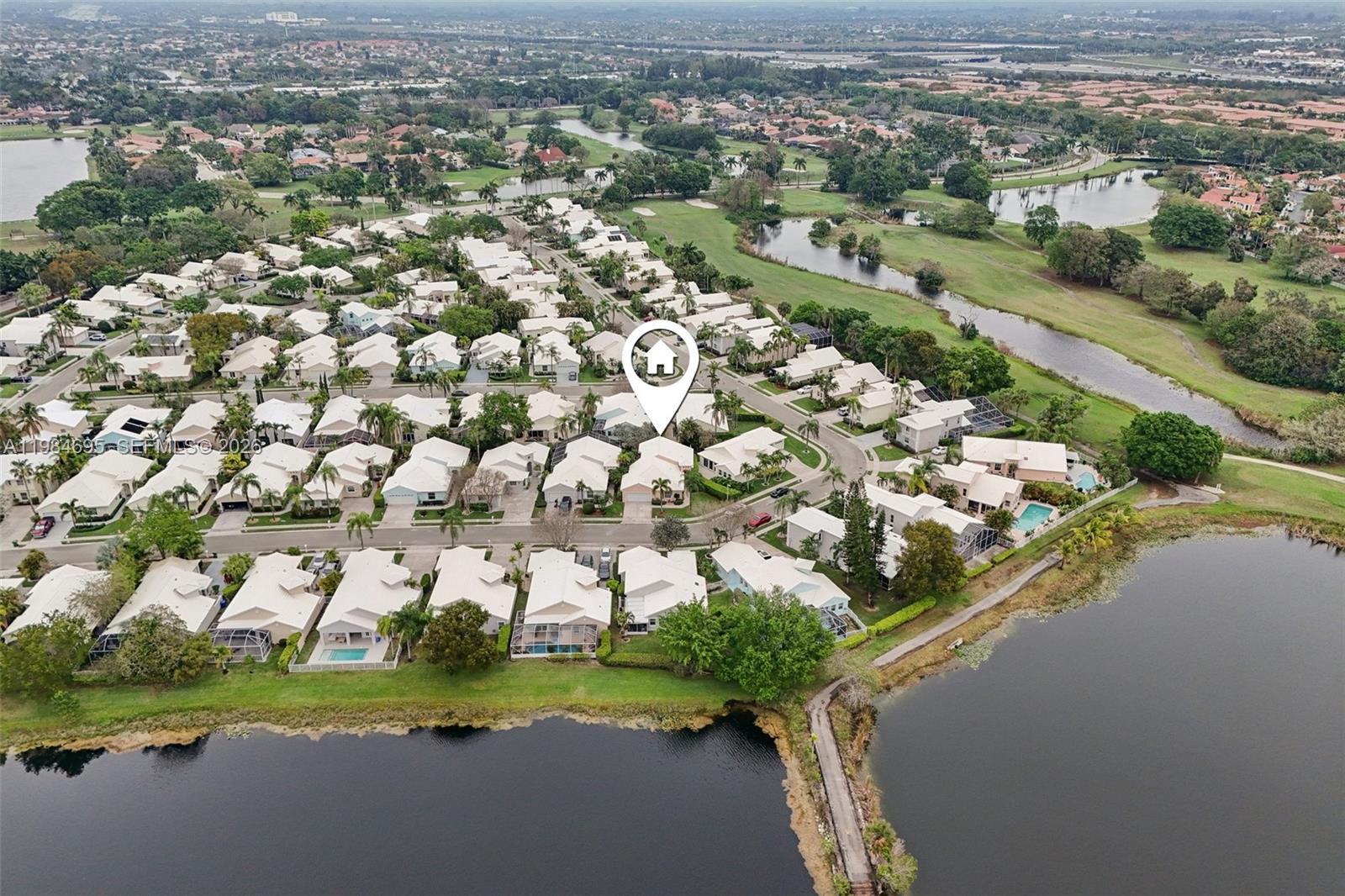 HOLLYWOOD LAKES COUNTRY C - Residential