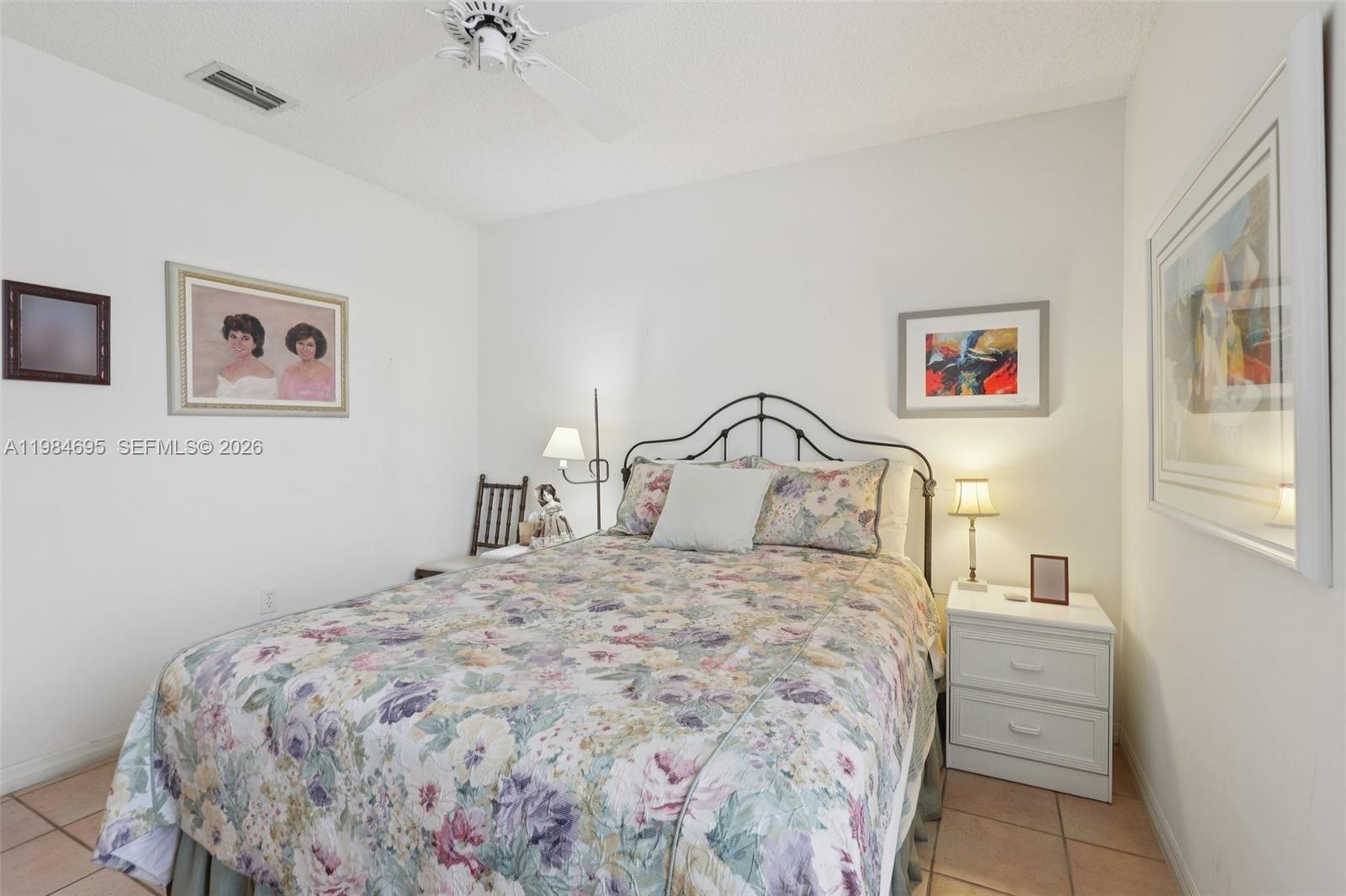 HOLLYWOOD LAKES COUNTRY C - Residential