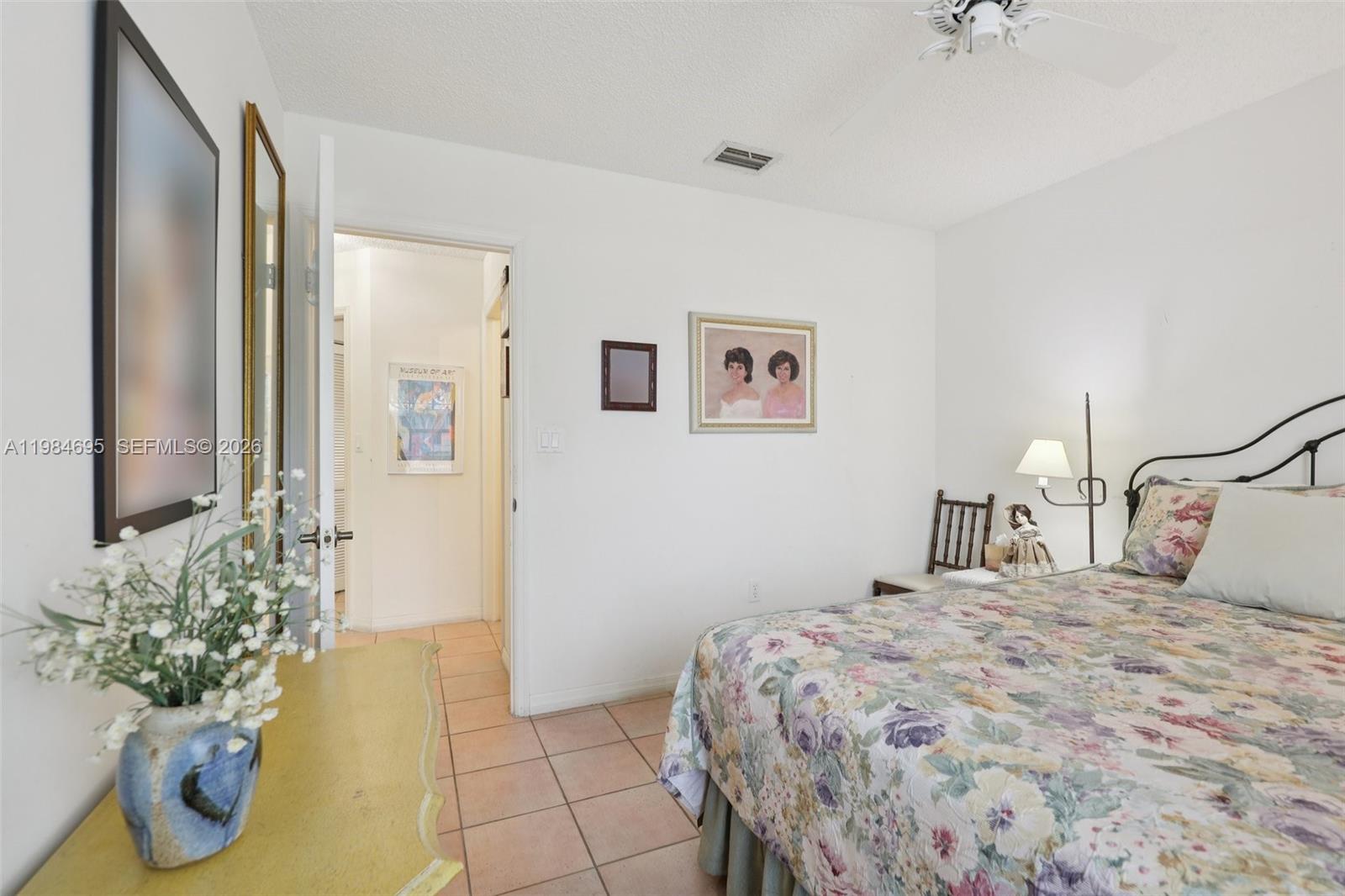 HOLLYWOOD LAKES COUNTRY C - Residential