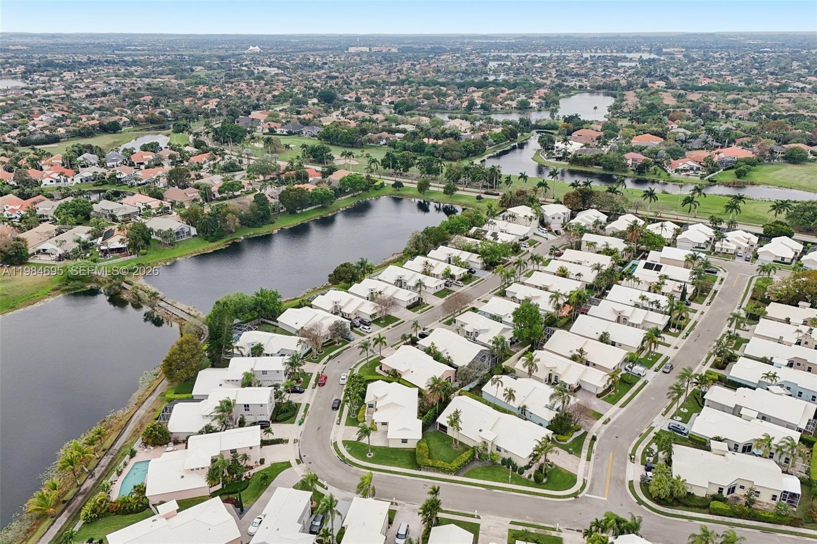 HOLLYWOOD LAKES COUNTRY C - Residential