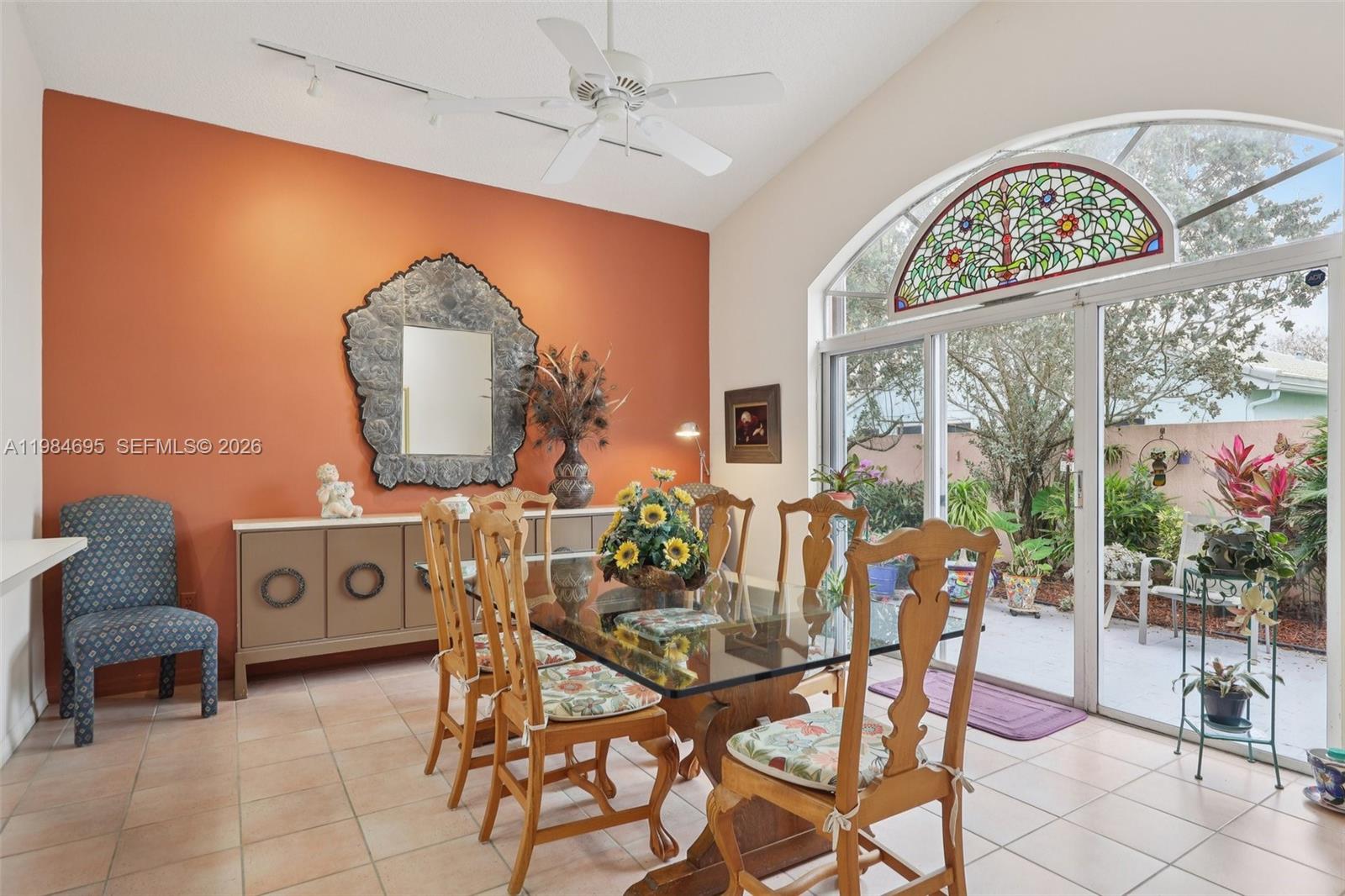 HOLLYWOOD LAKES COUNTRY C - Residential