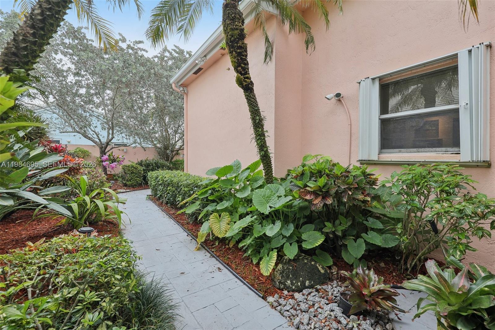 HOLLYWOOD LAKES COUNTRY C - Residential