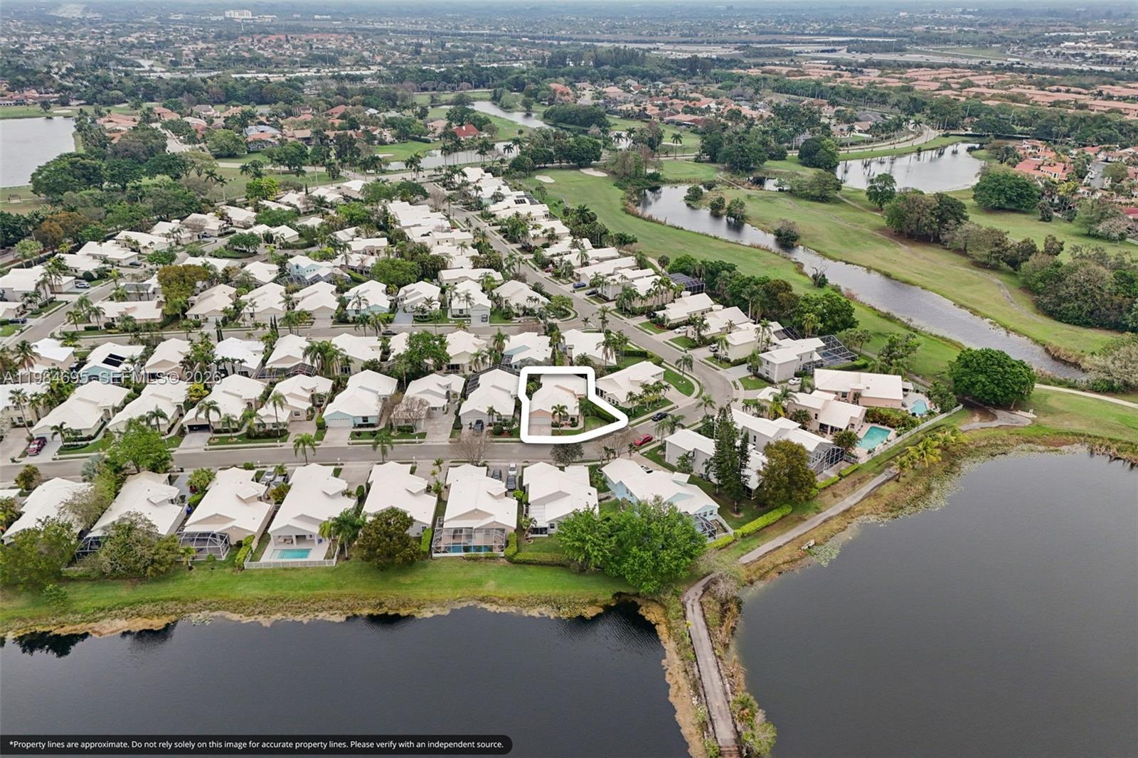 HOLLYWOOD LAKES COUNTRY C - Residential