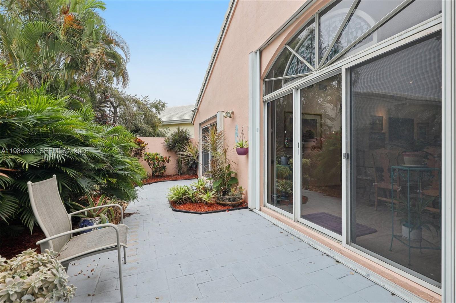 HOLLYWOOD LAKES COUNTRY C - Residential