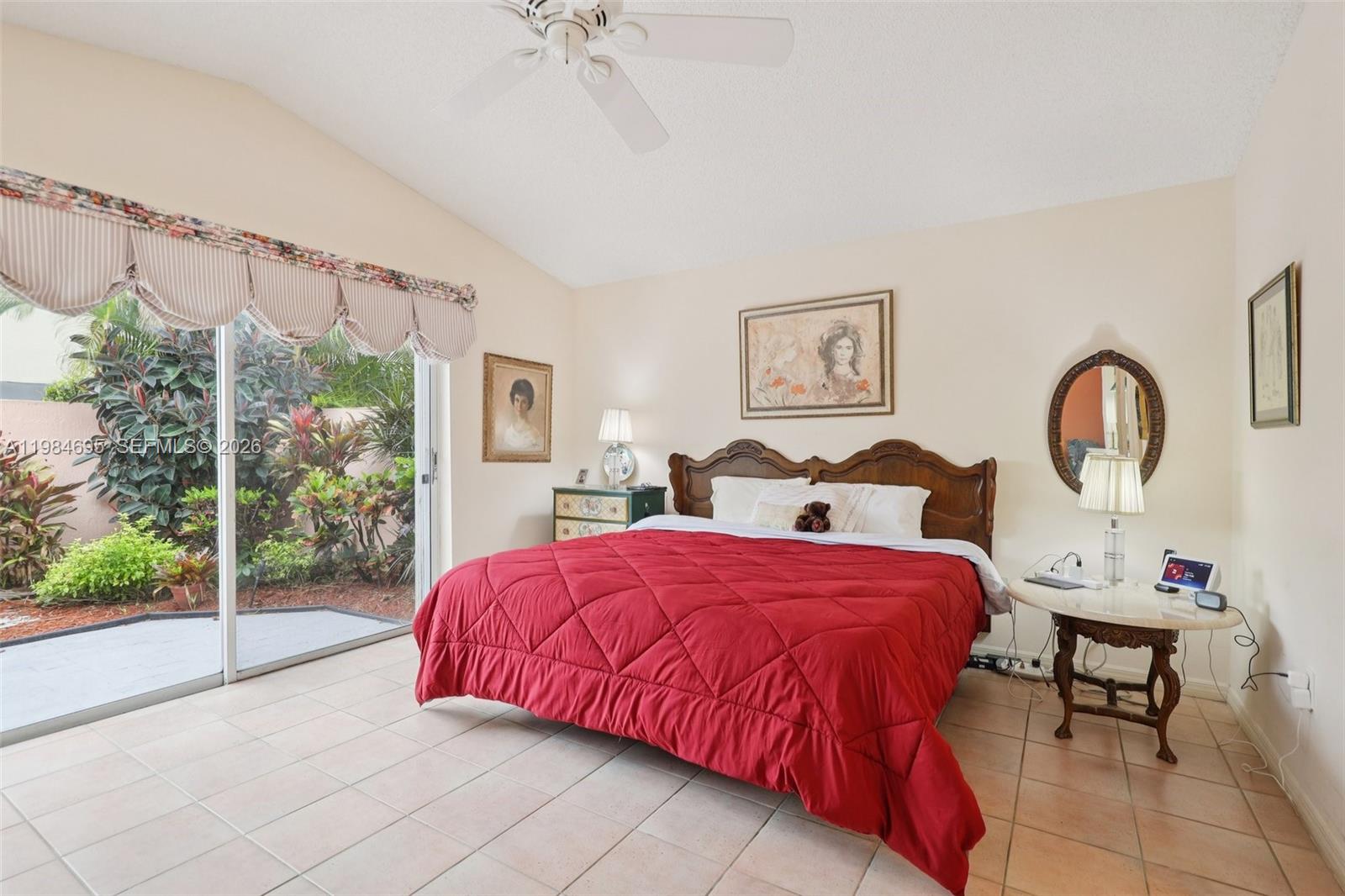 HOLLYWOOD LAKES COUNTRY C - Residential