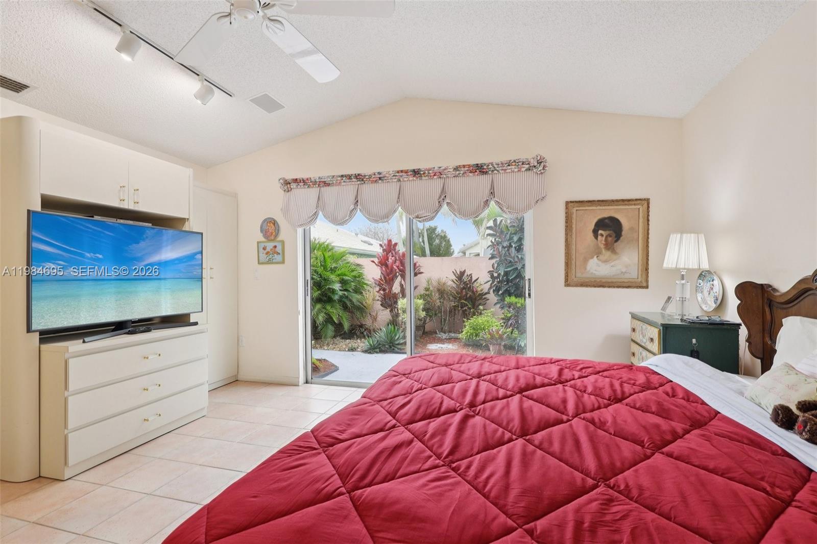 HOLLYWOOD LAKES COUNTRY C - Residential