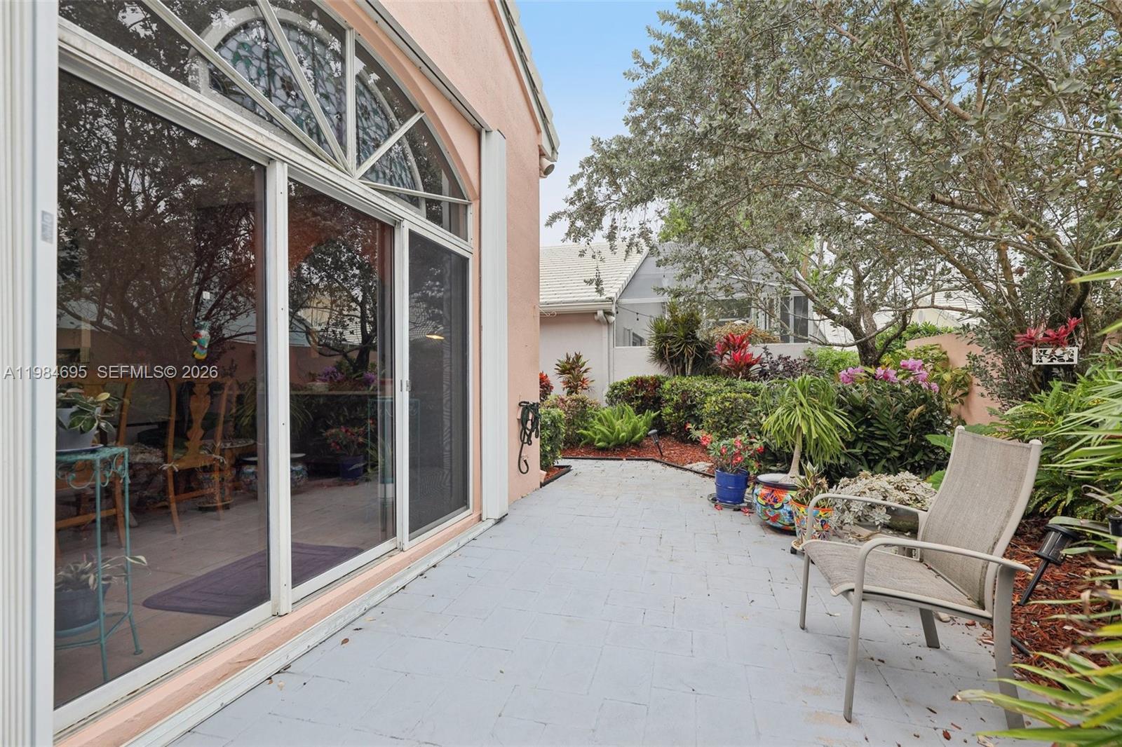 HOLLYWOOD LAKES COUNTRY C - Residential