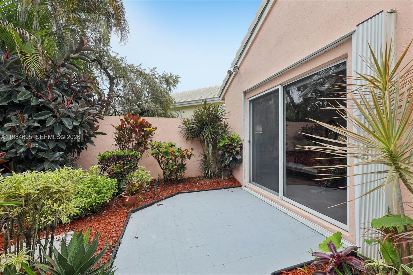 HOLLYWOOD LAKES COUNTRY C - Residential