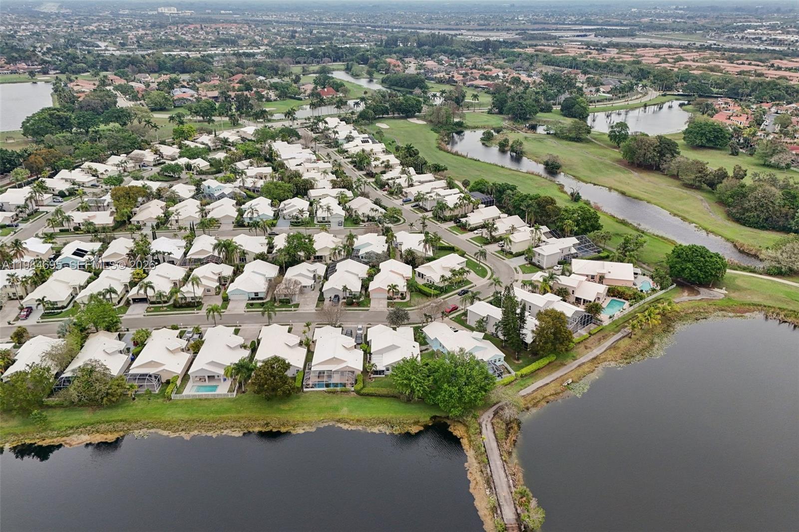 HOLLYWOOD LAKES COUNTRY C - Residential