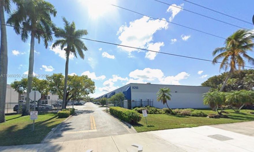 Large Space Available Warehouse with in gated industrial. open parking– Prime Location Near Tamiami Airport west of 137th Ave. this warehouse offers an ideal location with easy access and excellent visibility. Features include a ground-level bay door, 250 sq ft office space. No auto mechanics/ or body shop