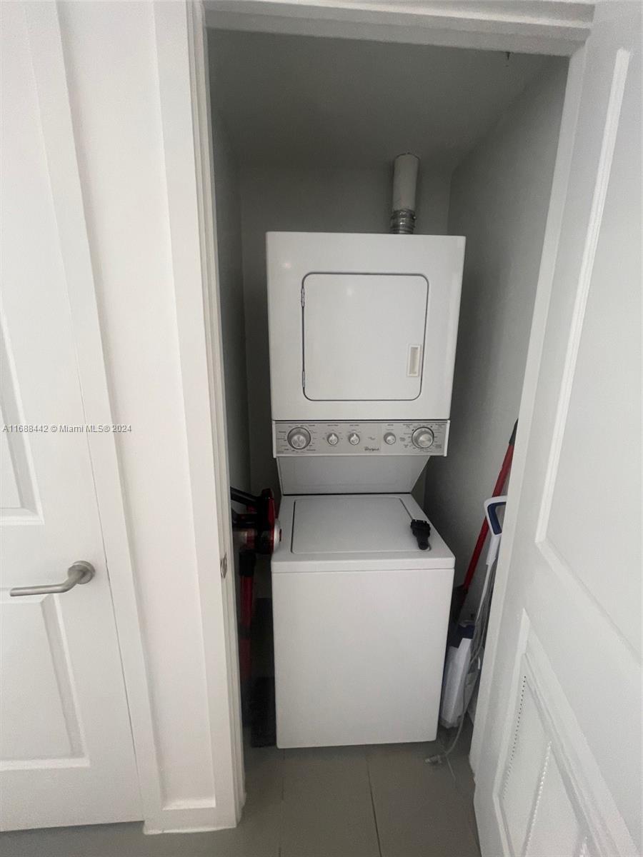 CANVAS CONDO - Residential Lease