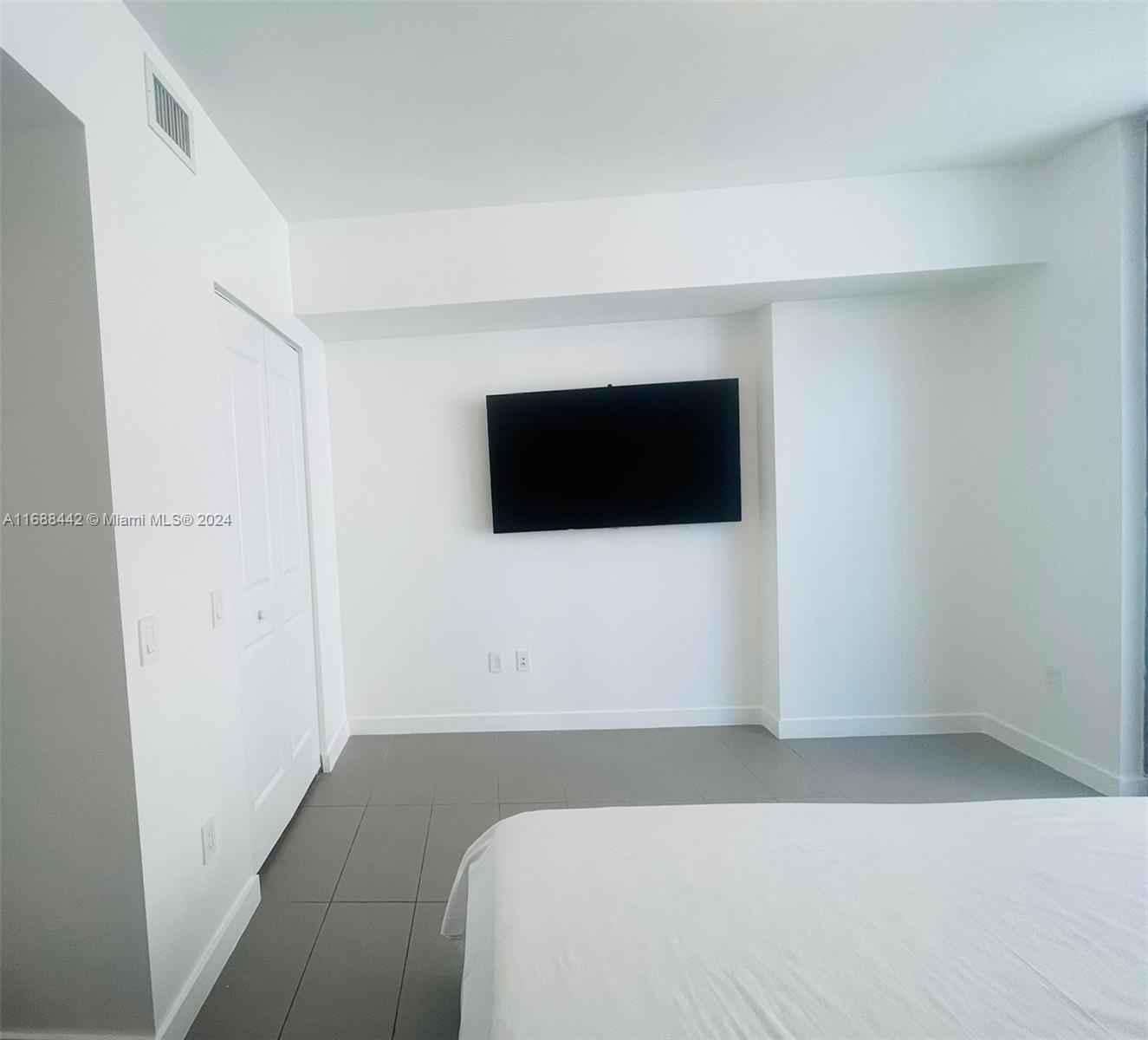 CANVAS CONDO - Residential Lease