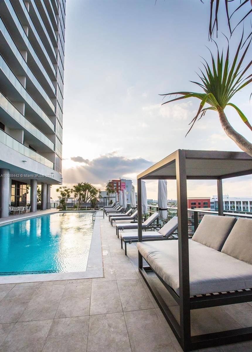 CANVAS CONDO - Residential Lease