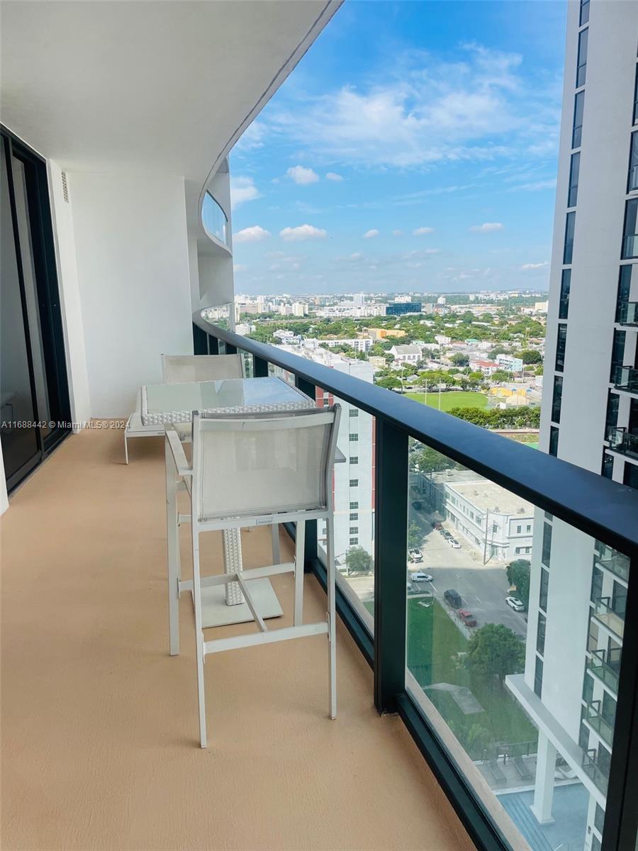 CANVAS CONDO - Residential Lease