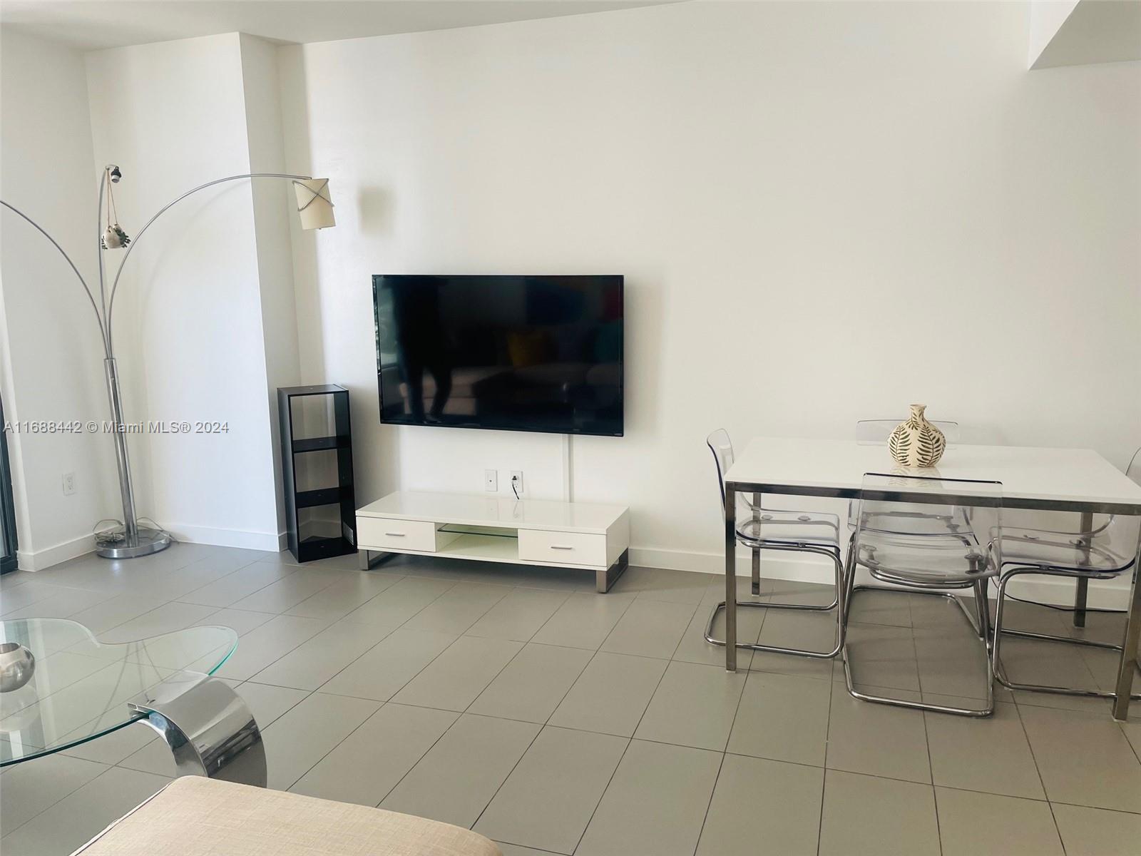 CANVAS CONDO - Residential Lease