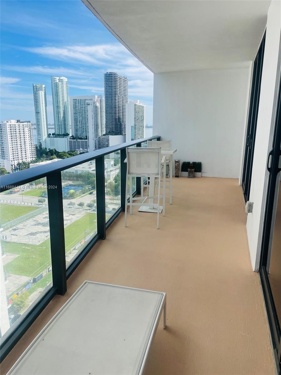 CANVAS CONDO - Residential Lease