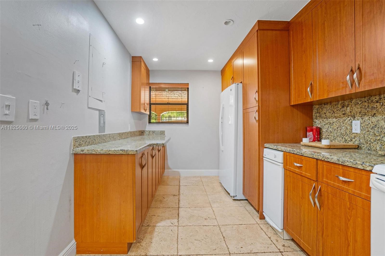 COSTA DEL SOL CONDO #4 - Residential