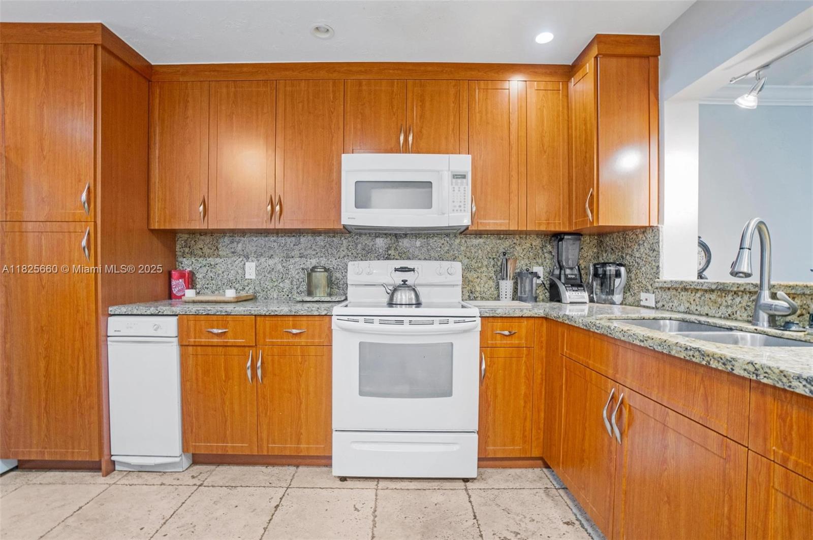 COSTA DEL SOL CONDO #4 - Residential