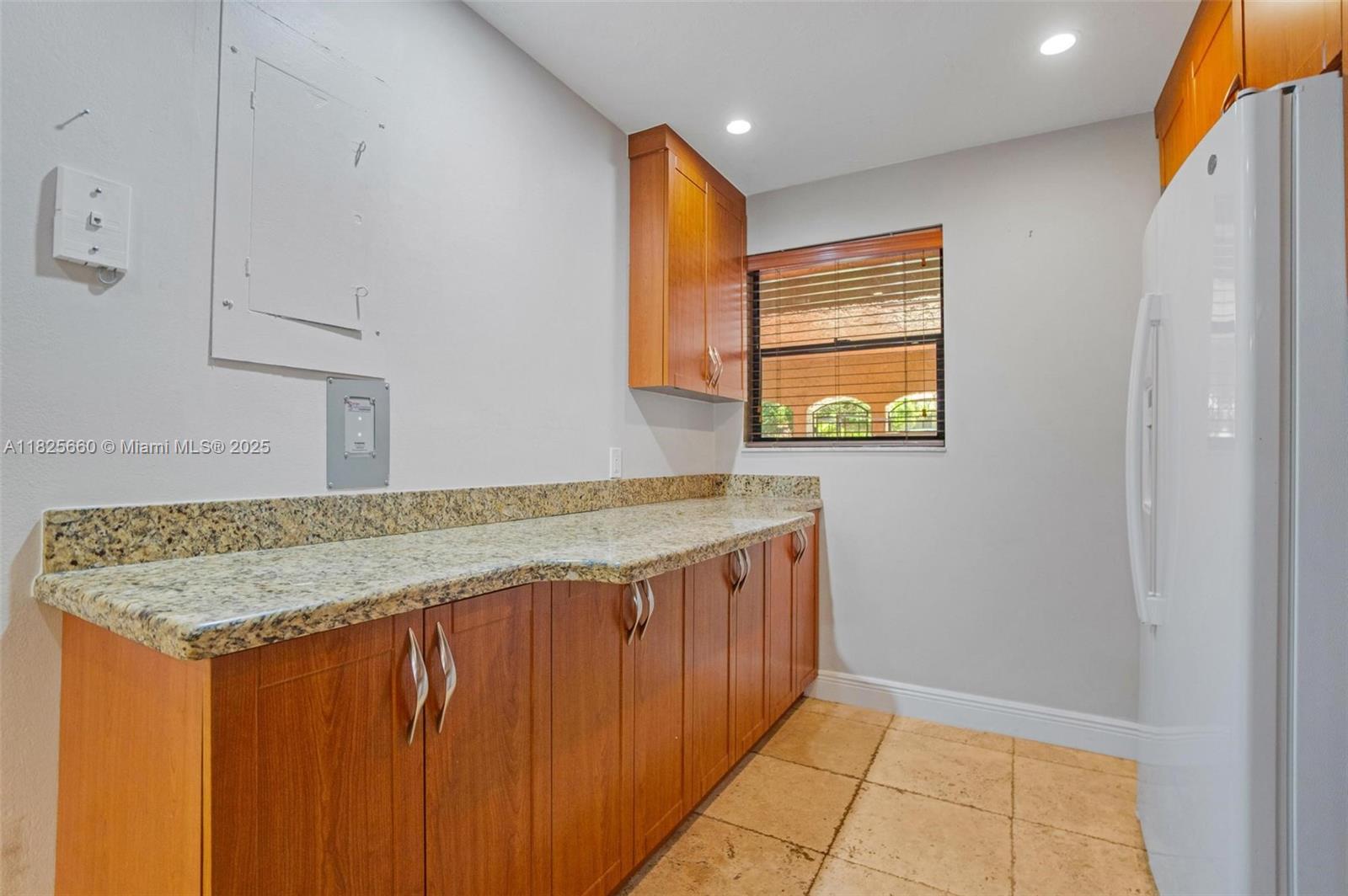 COSTA DEL SOL CONDO #4 - Residential