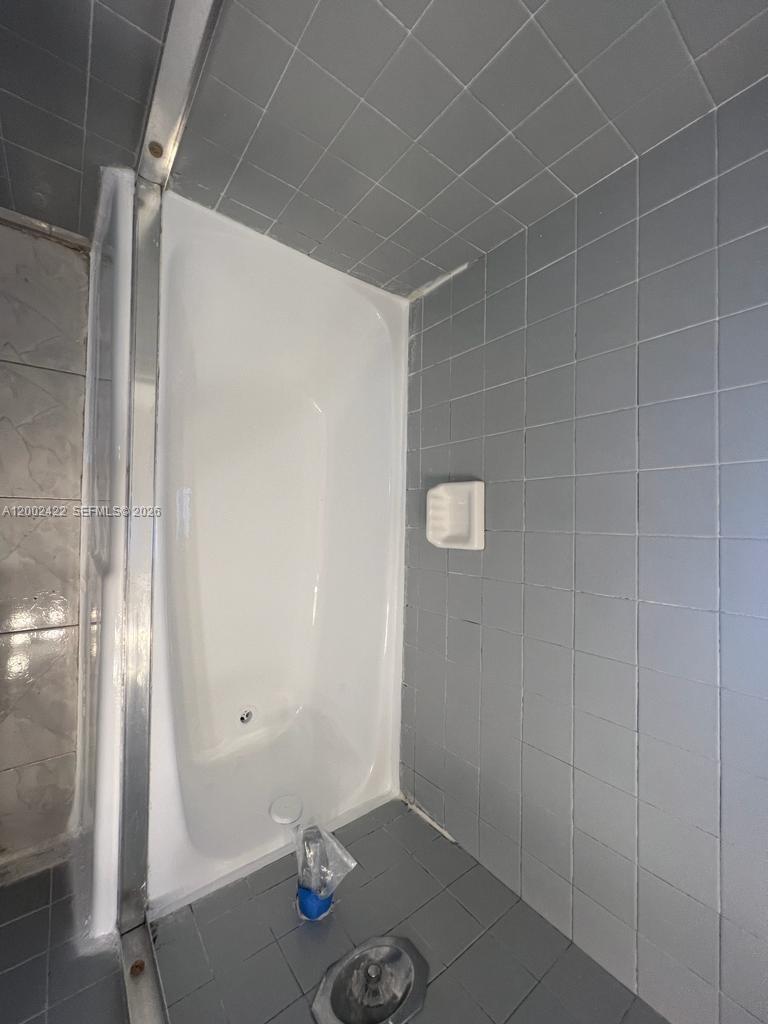 ENGLEWOOD - Residential Lease