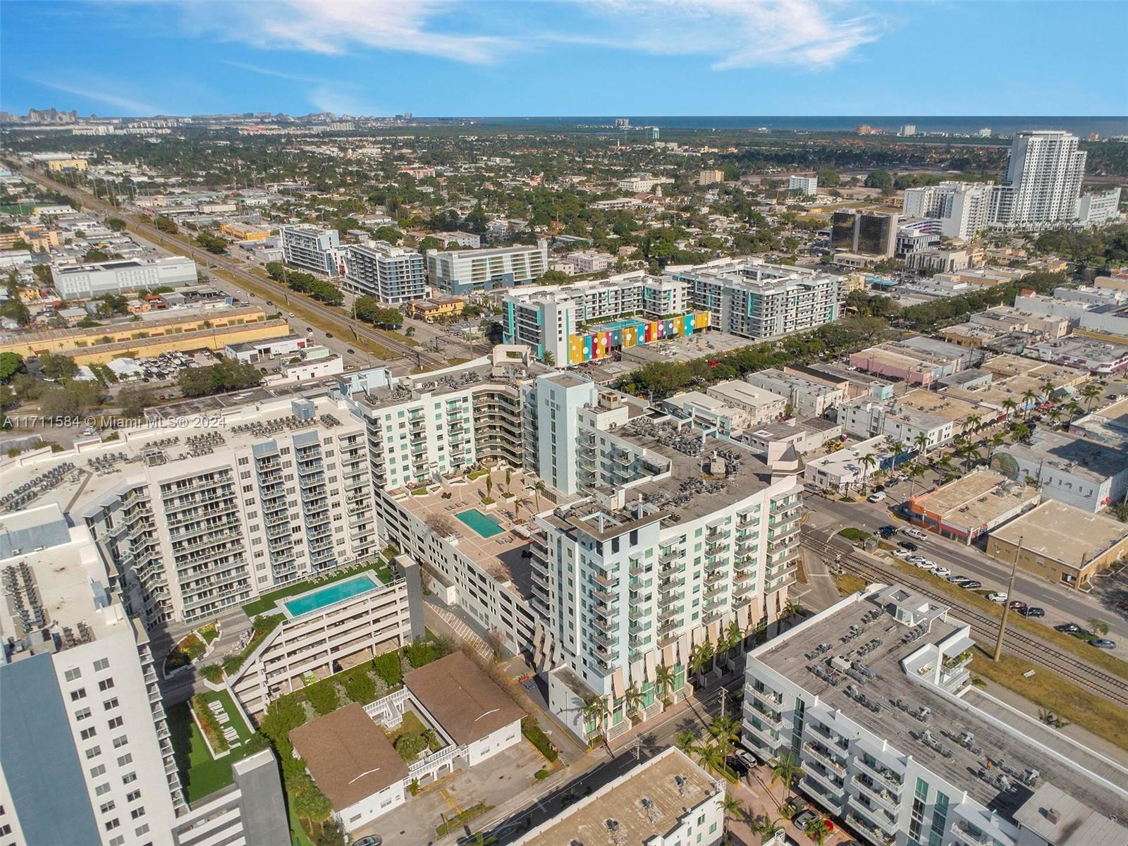 HOLLYWOOD STATION RES CON - Residential