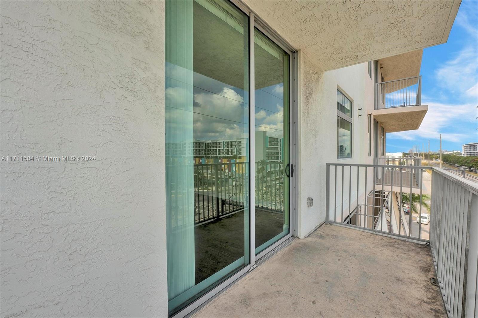 HOLLYWOOD STATION RES CON - Residential