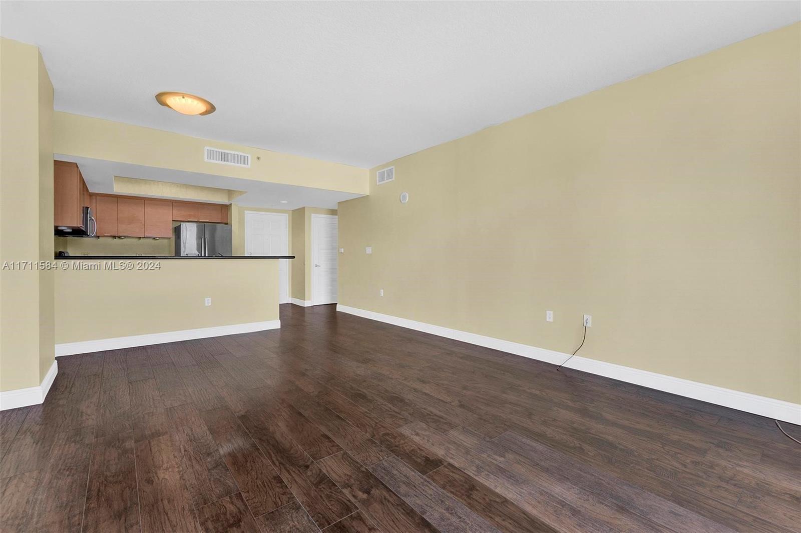 HOLLYWOOD STATION RES CON - Residential