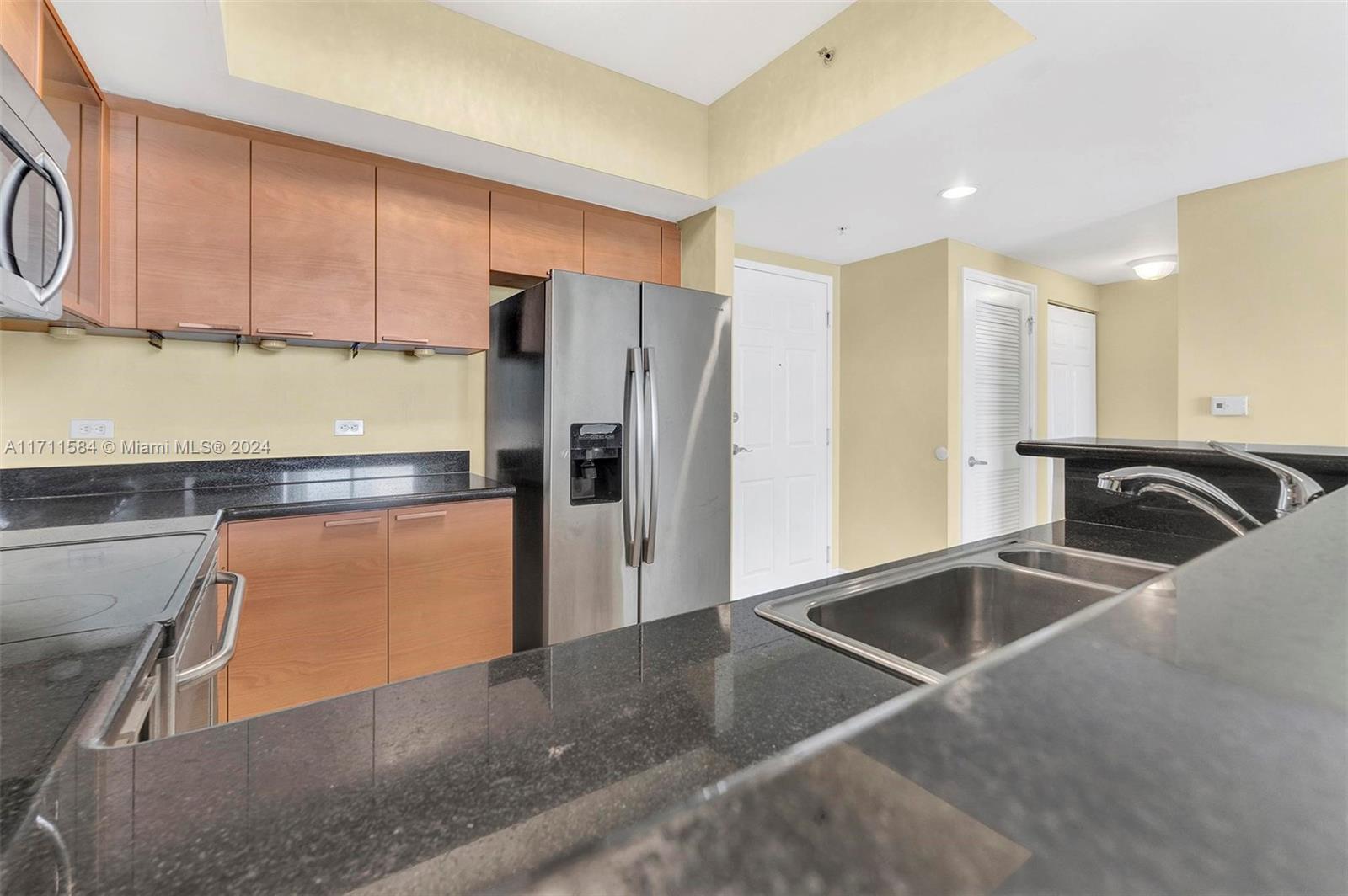 HOLLYWOOD STATION RES CON - Residential