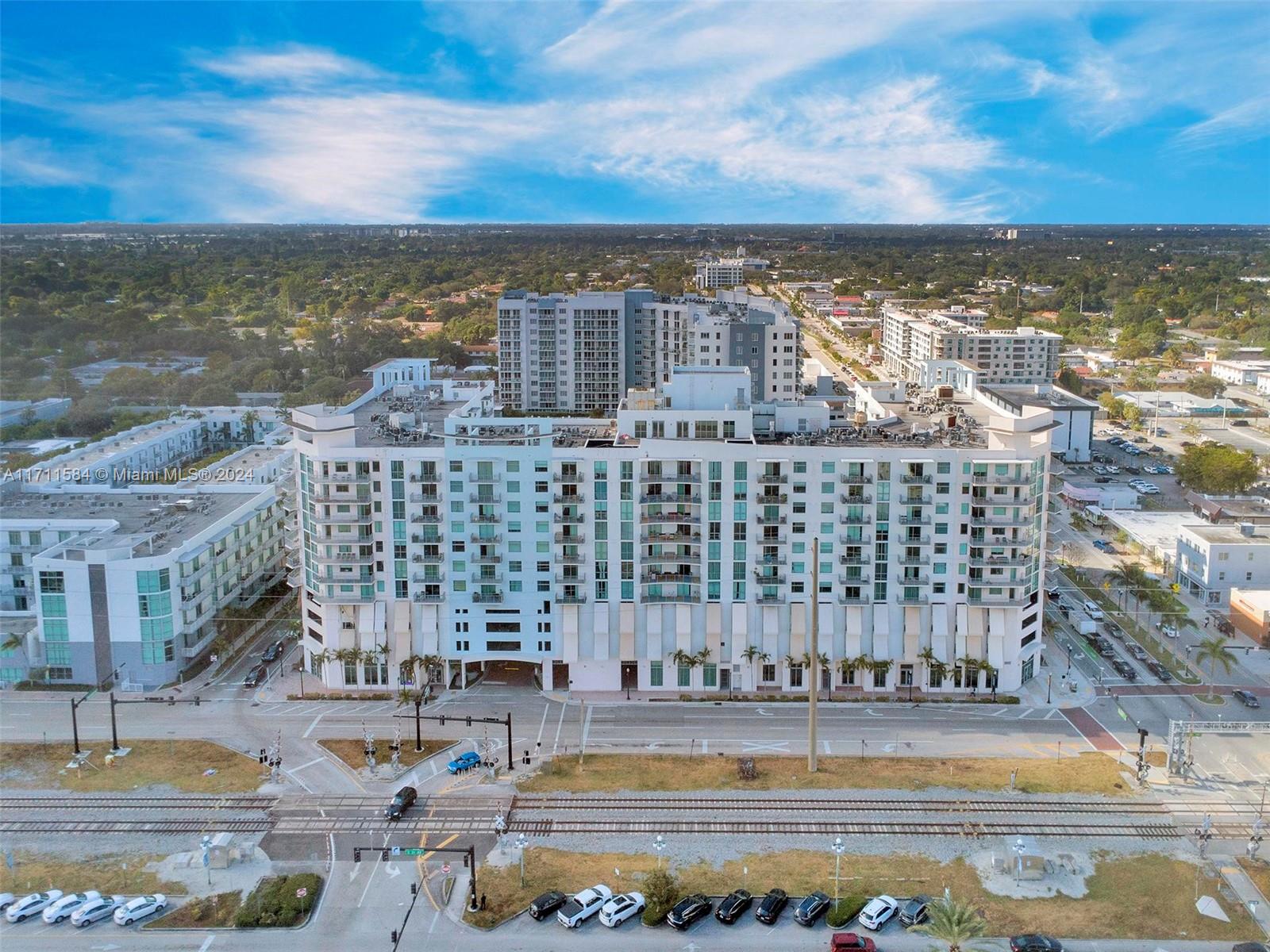 HOLLYWOOD STATION RES CON - Residential