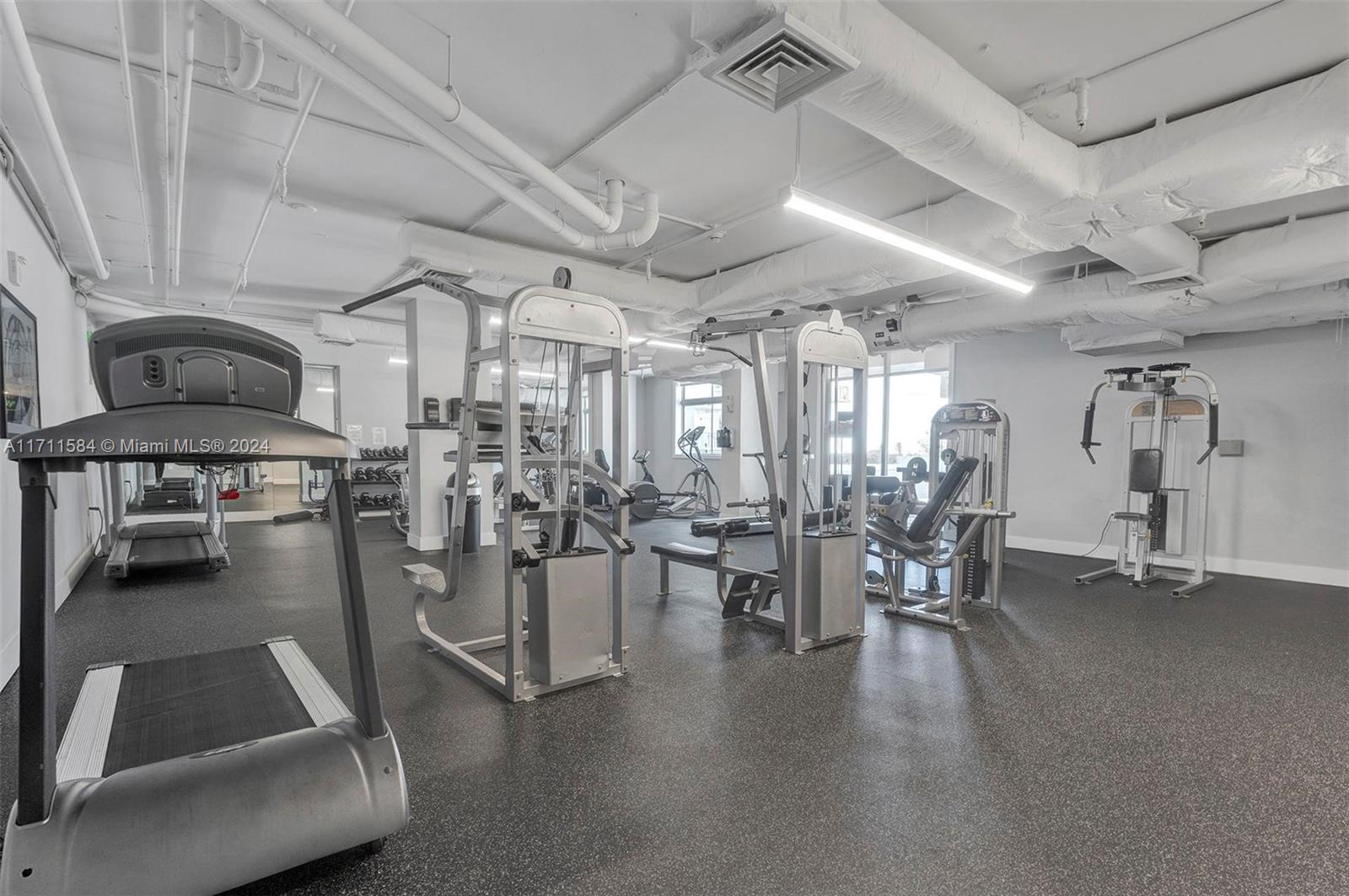 HOLLYWOOD STATION RES CON - Residential