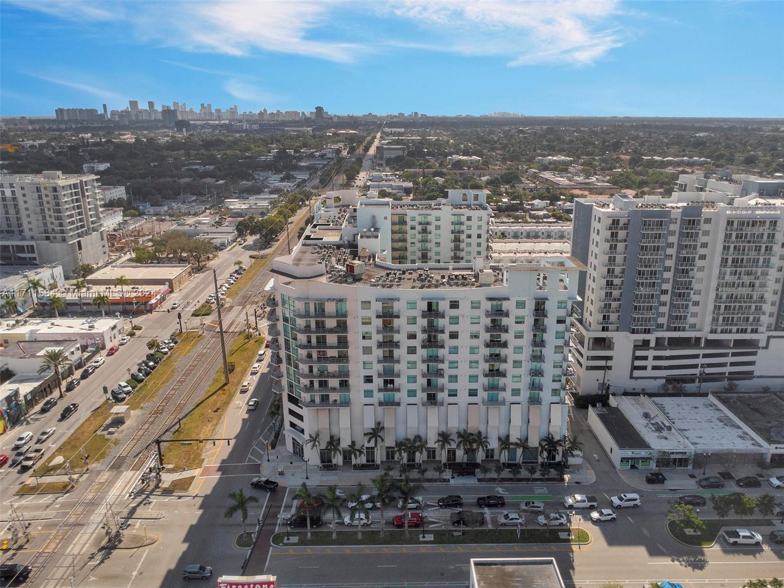 HOLLYWOOD STATION RES CON - Residential