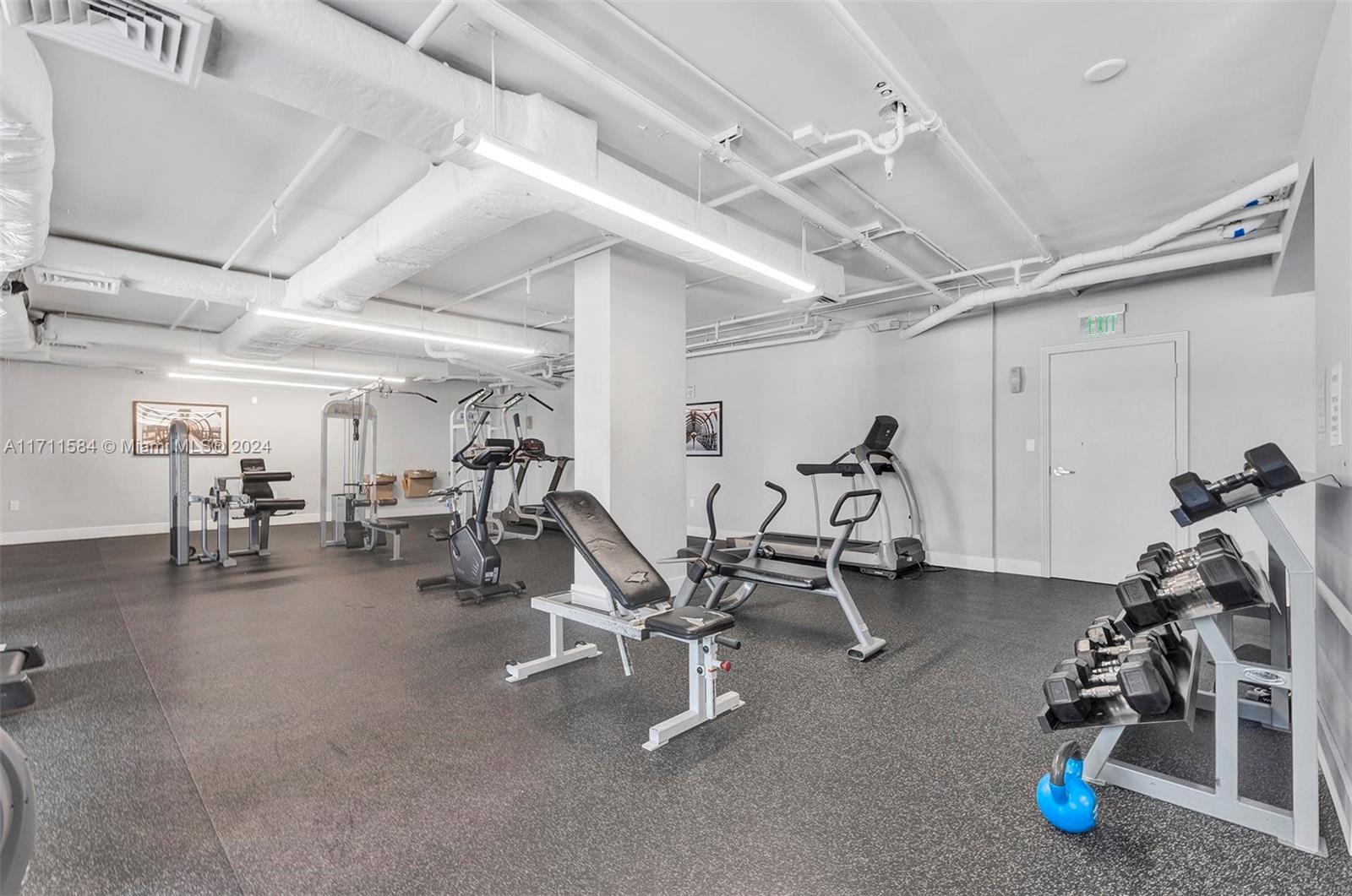 HOLLYWOOD STATION RES CON - Residential