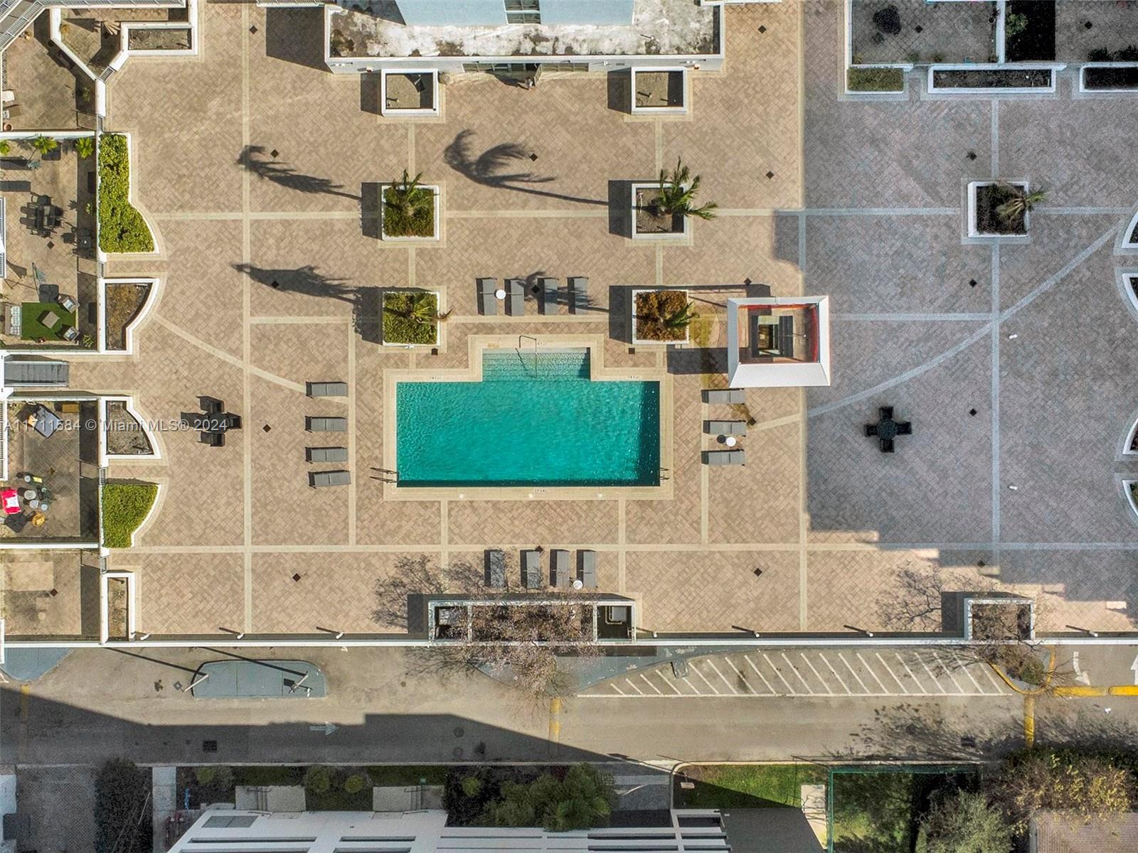 HOLLYWOOD STATION RES CON - Residential